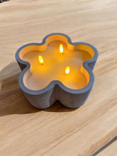 Load image into Gallery viewer, Led Flower 3 Wick Candle 20cm
