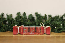 Load image into Gallery viewer, Cracker Gift-box with Winter Berry Candle-pots
